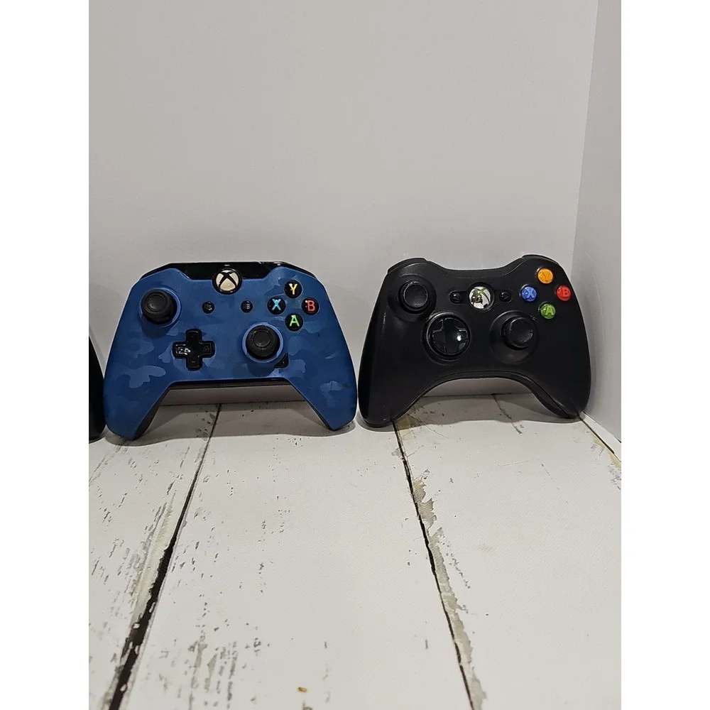 Microsoft Xbox Wireless Controllers Lot of 4 Tested Working